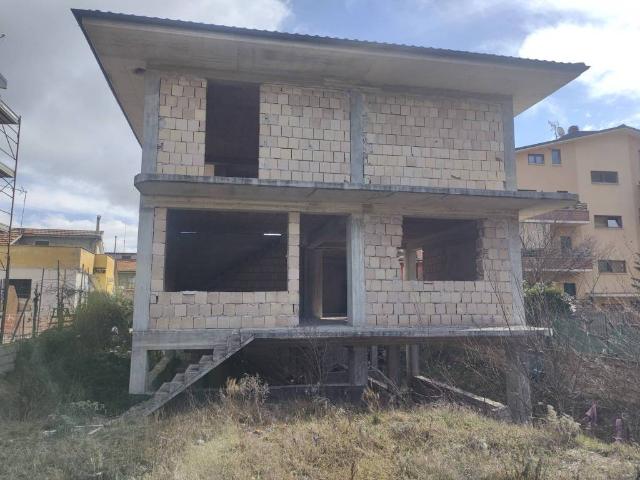 Villa Indipendente in vendita a Avezzano, Abruzzo