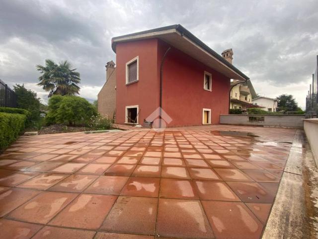 Villa Indipendente in vendita a Avezzano, Abruzzo