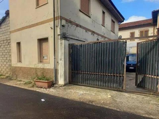 Villa Indipendente in vendita a Avezzano, Abruzzo
