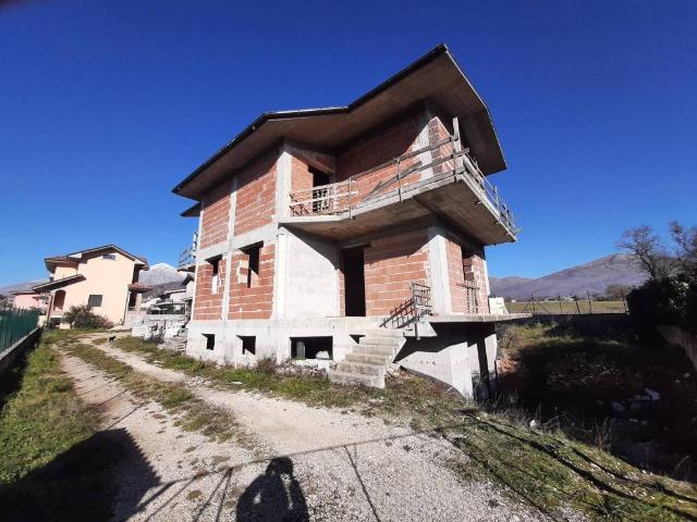 Villa Indipendente in vendita a Avezzano, Abruzzo