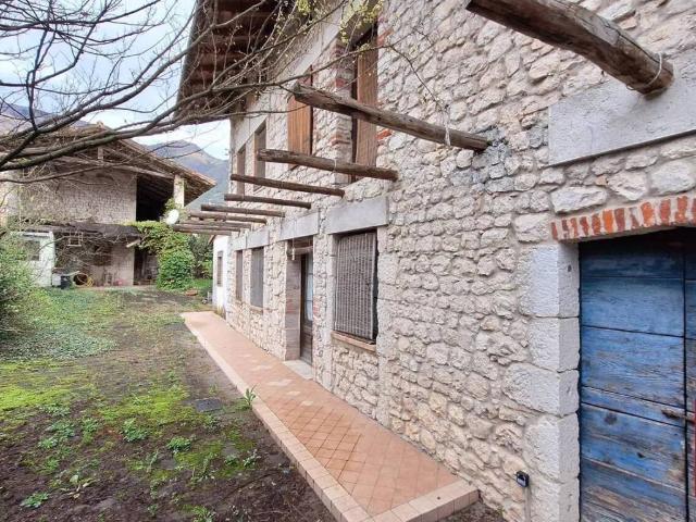 Villa Indipendente in vendita a Selva di Giais, Aviano