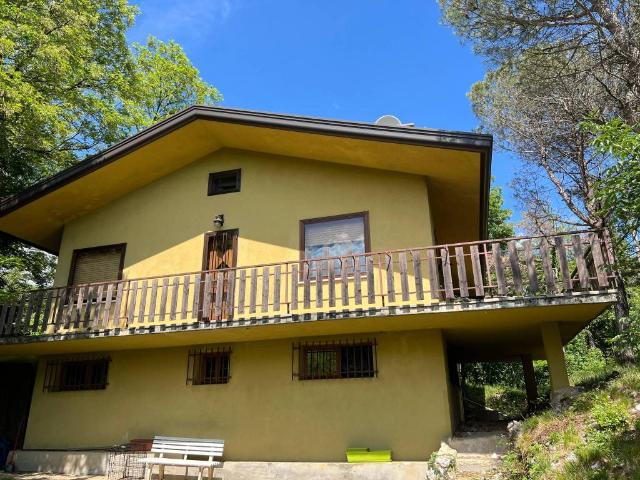 Villa Indipendente in vendita a Aviano, Friuli-Venezia Giulia
