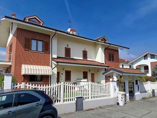 Villa Indipendente in vendita a Grangia, Piemonte