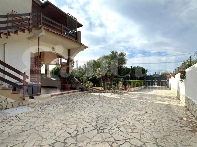 Villa Indipendente in vendita a Gallina, Avola