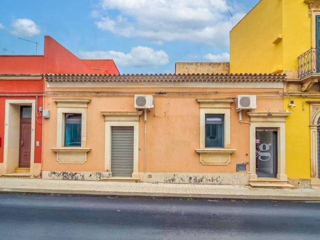 Villa Indipendente in vendita a Avola, Sicilia