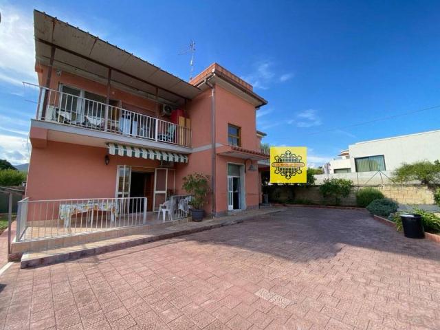 Villa Indipendente in vendita a Gallina, Avola