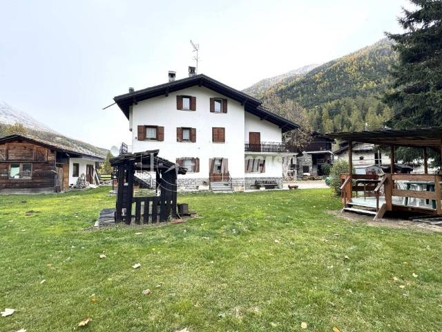 Villa Indipendente in vendita a Ayas, Aosta