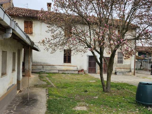 Villa Indipendente in vendita a Azzanello, Lombardia