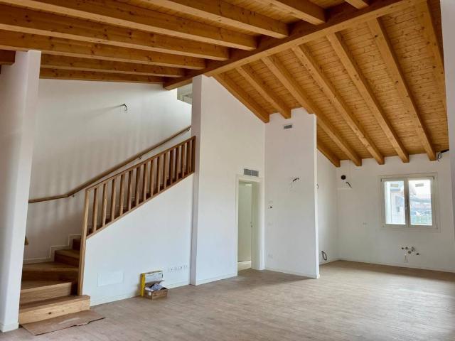 Villa Indipendente in vendita a Azzano Decimo / Daçan di Pordenon, Azzano Decimo