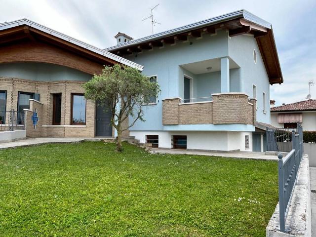 Villa Indipendente in vendita a Azzano Decimo, Friuli-Venezia Giulia