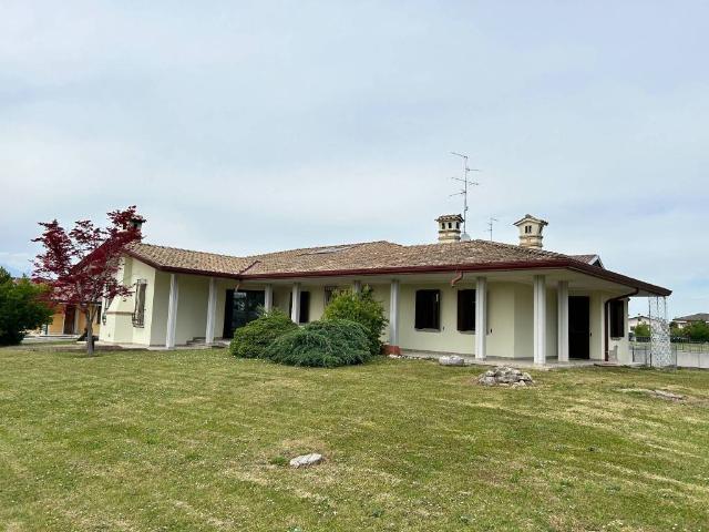 Villa Indipendente in vendita a Azzano Decimo, Friuli-Venezia Giulia