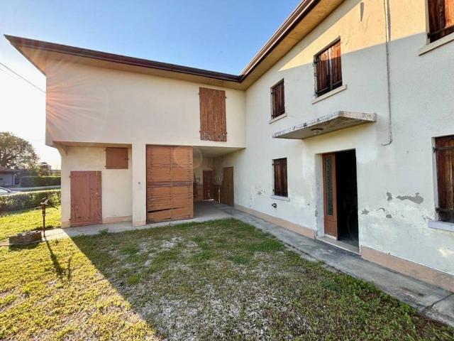 Villa Indipendente in vendita a Azzano Decimo, Friuli-Venezia Giulia