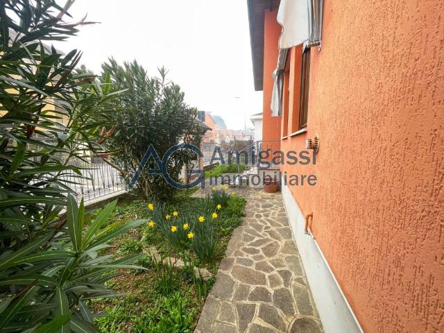 Villa Indipendente in vendita a Azzano San Paolo, Lombardia
