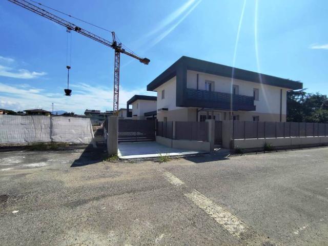 Villa Indipendente in vendita a Azzano San Paolo, Lombardia