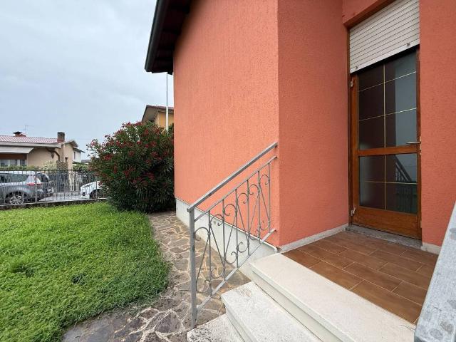 Villa Indipendente in vendita a Azzano San Paolo, Lombardia