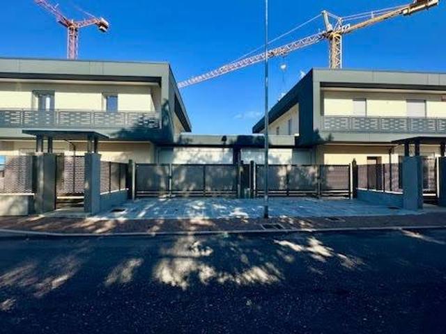 Villa Indipendente in vendita a Azzano San Paolo, Lombardia
