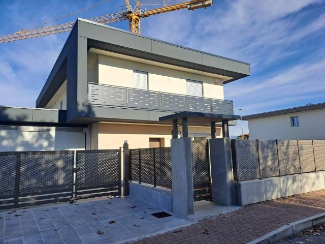 Villa Indipendente in vendita a Azzano San Paolo, Lombardia