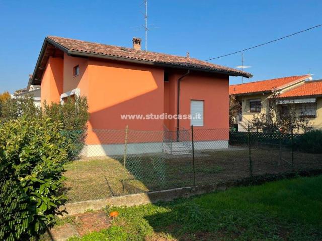 Villa Indipendente in vendita a Azzano San Paolo, Lombardia