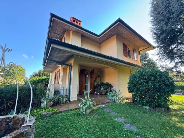 Villa Indipendente in vendita a Azzano San Paolo, Lombardia