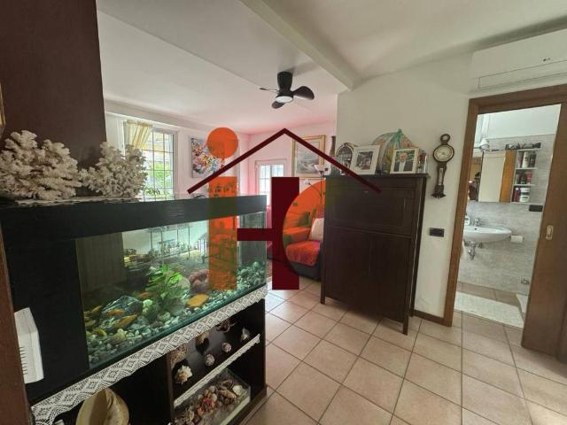 Villa Indipendente in vendita a Azzano San Paolo, Lombardia