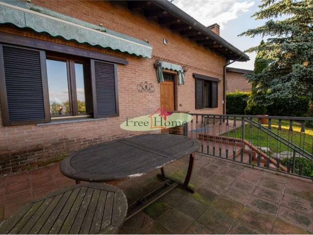 Villa Indipendente in vendita a Azzate, Lombardia