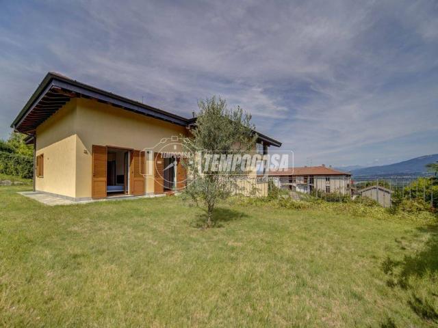 Villa Indipendente in vendita a Azzate, Lombardia