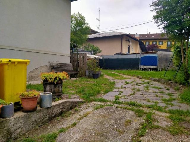 Villa Indipendente in vendita a Azzate, Varese