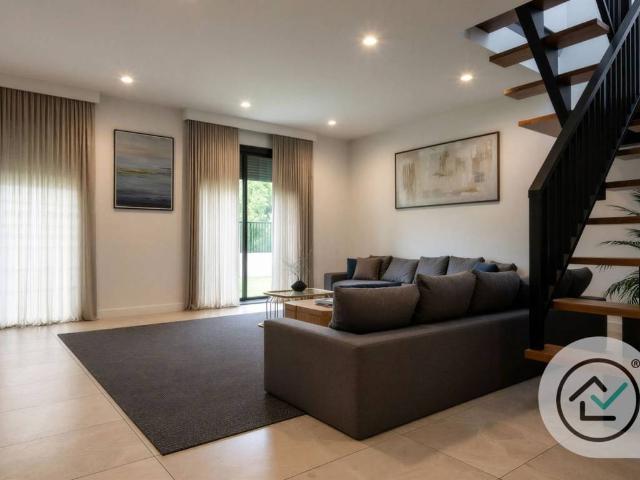 Villa Indipendente in vendita a Azzate, Lombardia
