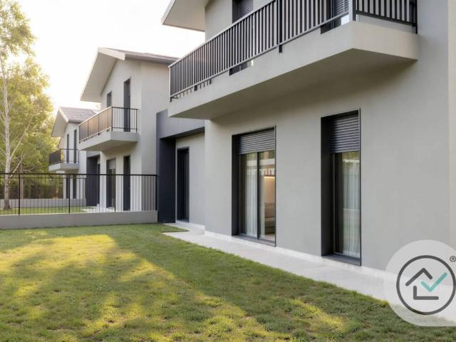 Villa Indipendente in vendita a Azzate, Lombardia