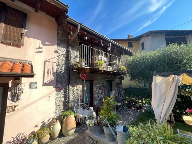 Villa Indipendente in vendita a Rione Piazza, Azzio