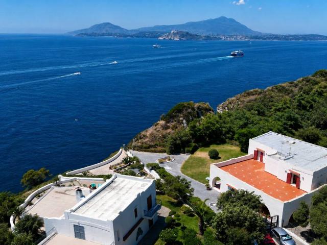 Villa Indipendente in vendita a Miseno, Bacoli