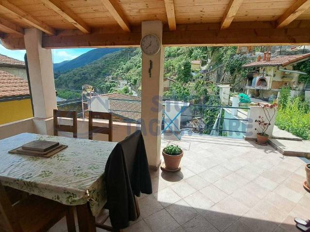 Villa Indipendente in vendita a Badalucco, Liguria