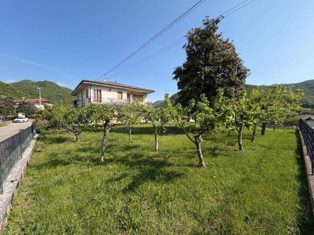 Villa Indipendente in vendita a Badia Calavena, Veneto