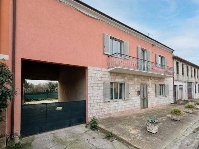 Villa Indipendente in vendita a Badia Polesine, Veneto