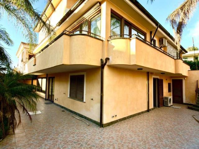 Villa Indipendente in vendita a Bagheria, Sicilia