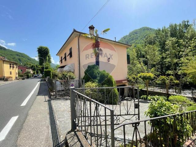 Villa Indipendente in vendita a Unione dei comuni Media Valle del Serchio, Fornoli