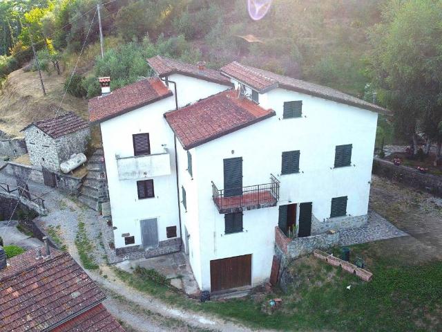 Villa Indipendente in vendita a Unione dei comuni Media Valle del Serchio, Ponte A Serraglio