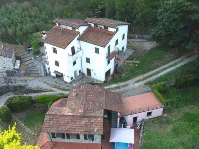 Villa Indipendente in vendita a Unione dei comuni Media Valle del Serchio, Ponte A Serraglio