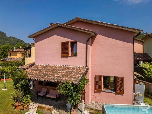 Villa Indipendente in vendita a Unione dei comuni Media Valle del Serchio, Ponte A Serraglio