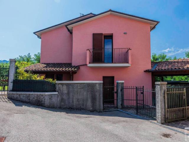 Villa Indipendente in vendita a Unione dei comuni Media Valle del Serchio, Ponte A Serraglio