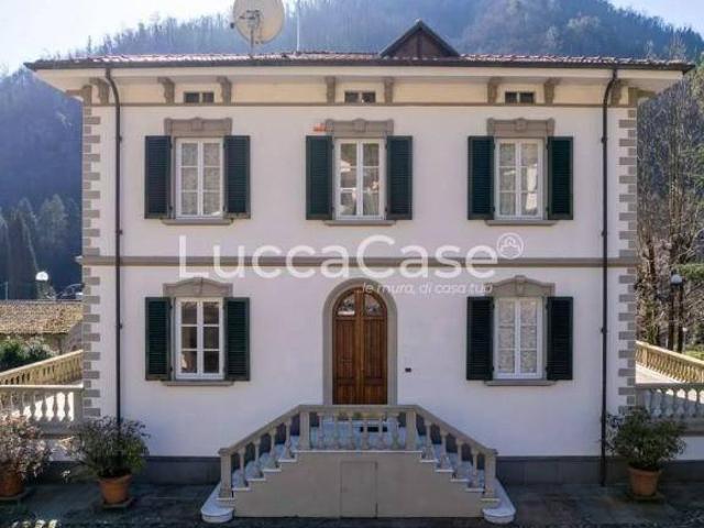 Villa Indipendente in vendita a Unione dei comuni Media Valle del Serchio, Ponte A Serraglio