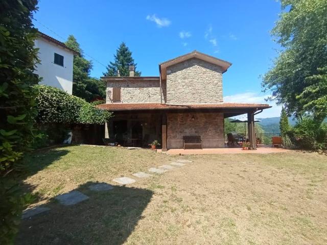 Villa Indipendente in vendita a Unione dei comuni Media Valle del Serchio, Ponte A Serraglio