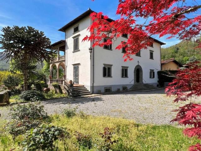 Villa Indipendente in vendita a Unione dei comuni Media Valle del Serchio, Fornoli
