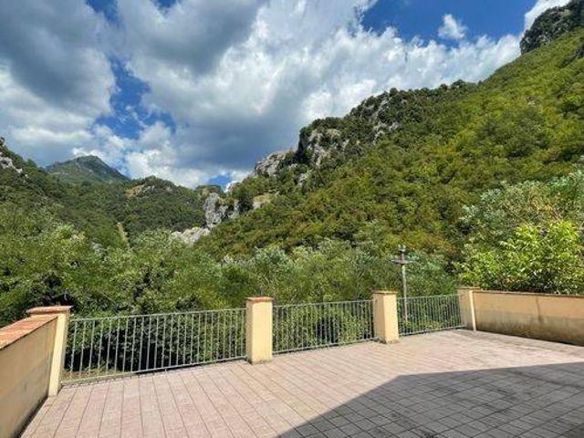 Villa Indipendente in vendita a Unione dei comuni Media Valle del Serchio, Toscana