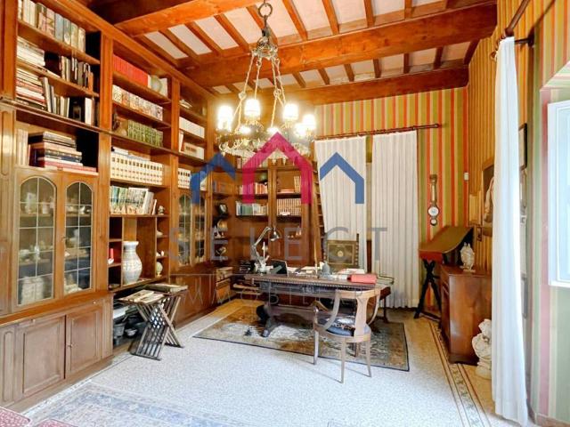 Villa Indipendente in vendita a Unione dei comuni Media Valle del Serchio, Ponte A Serraglio