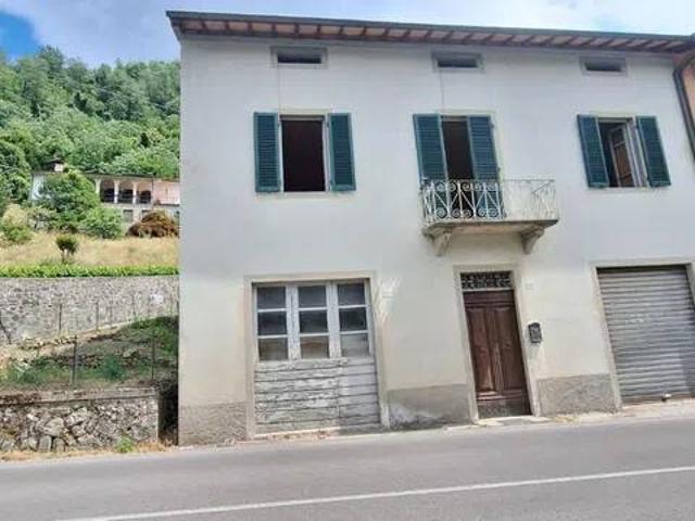 Villa Indipendente in vendita a Unione dei comuni Media Valle del Serchio, Ponte A Serraglio