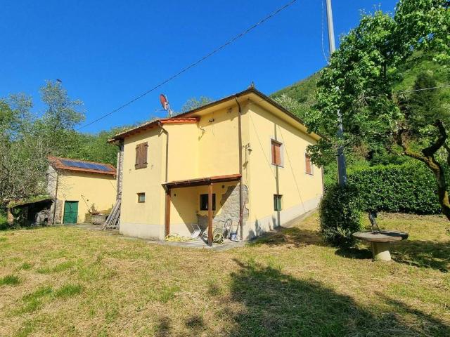 Villa Indipendente in vendita a Unione dei comuni Media Valle del Serchio, Fornoli
