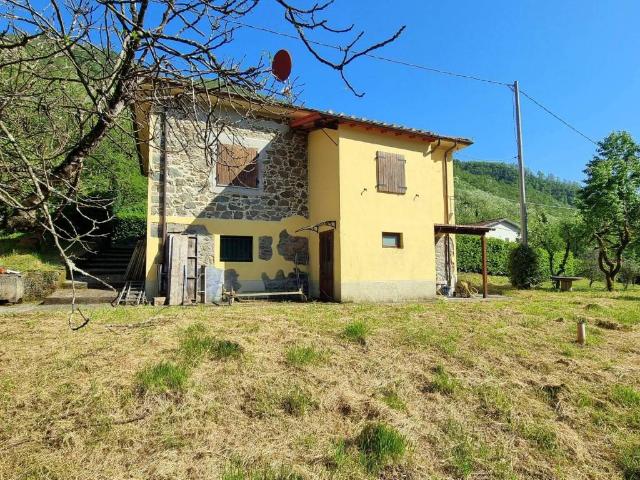 Villa Indipendente in vendita a Unione dei comuni Media Valle del Serchio, Fornoli