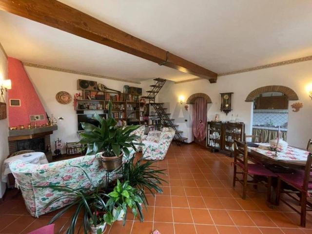 Villa Indipendente in vendita a Unione dei comuni Media Valle del Serchio, Toscana