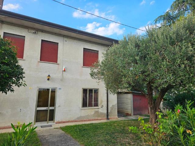 Villa Indipendente in vendita a Trecenta, Veneto